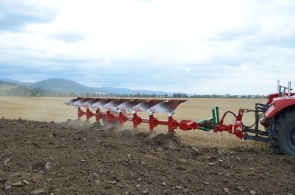 Плуг оборотный Sukov AcroAgro 180 6+1+1 (c болтовой защитой) Плуг оборотный Sukov AcroAgro 180 6+1+1 (c болтовой защитой)
